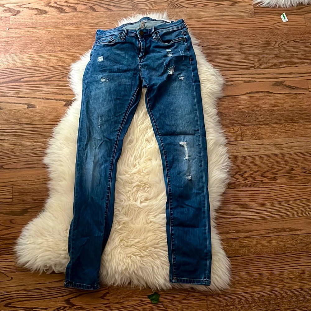 Skinny dark washed ripped jeans never worn